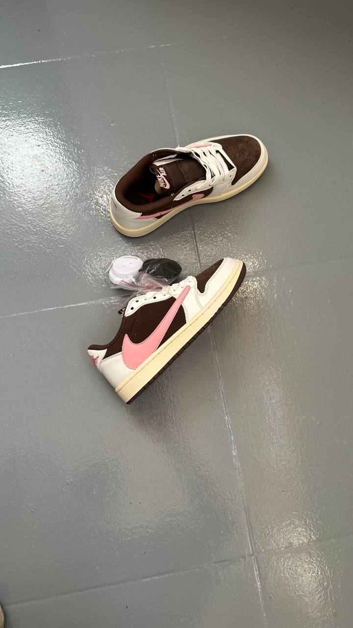 Jordan 1 Travis Scott