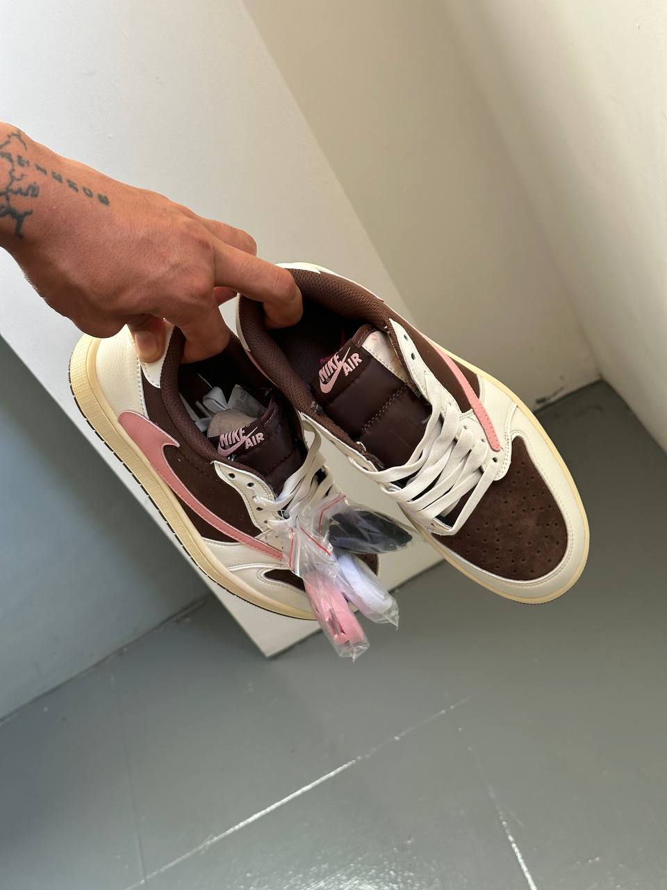 Jordan 1 Travis Scott