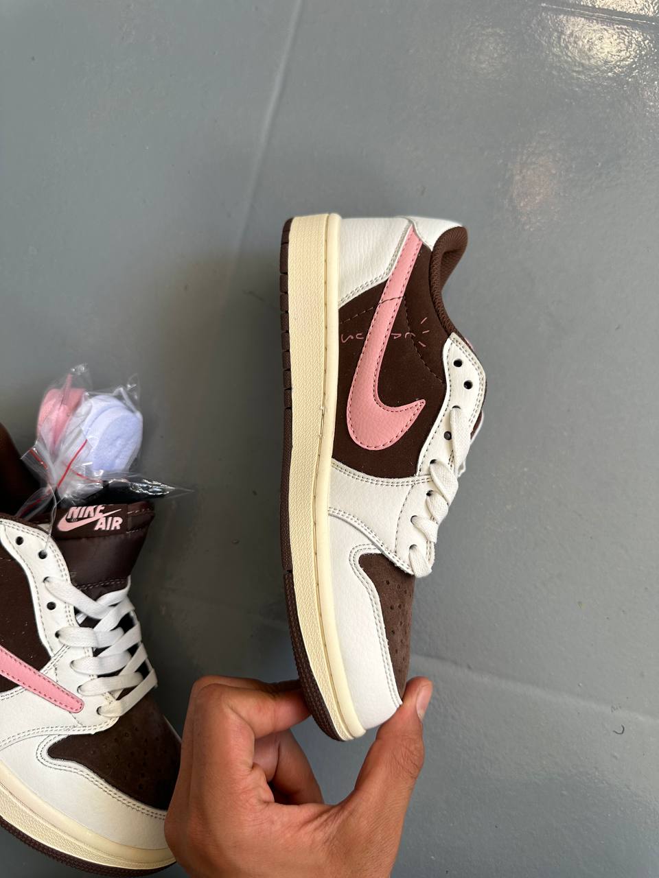 Jordan 1 Travis Scott