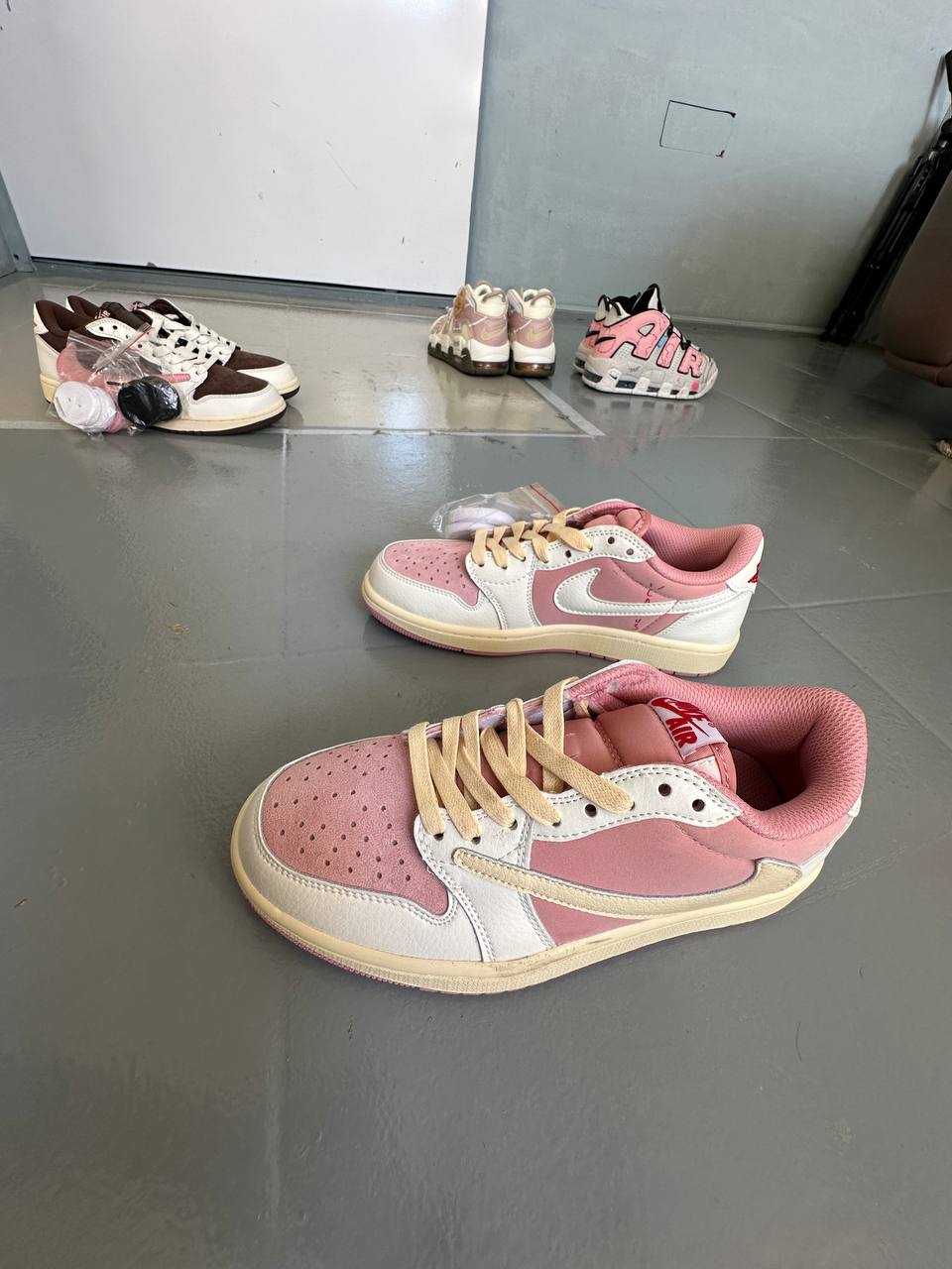 Jordan 1 Travis Scott