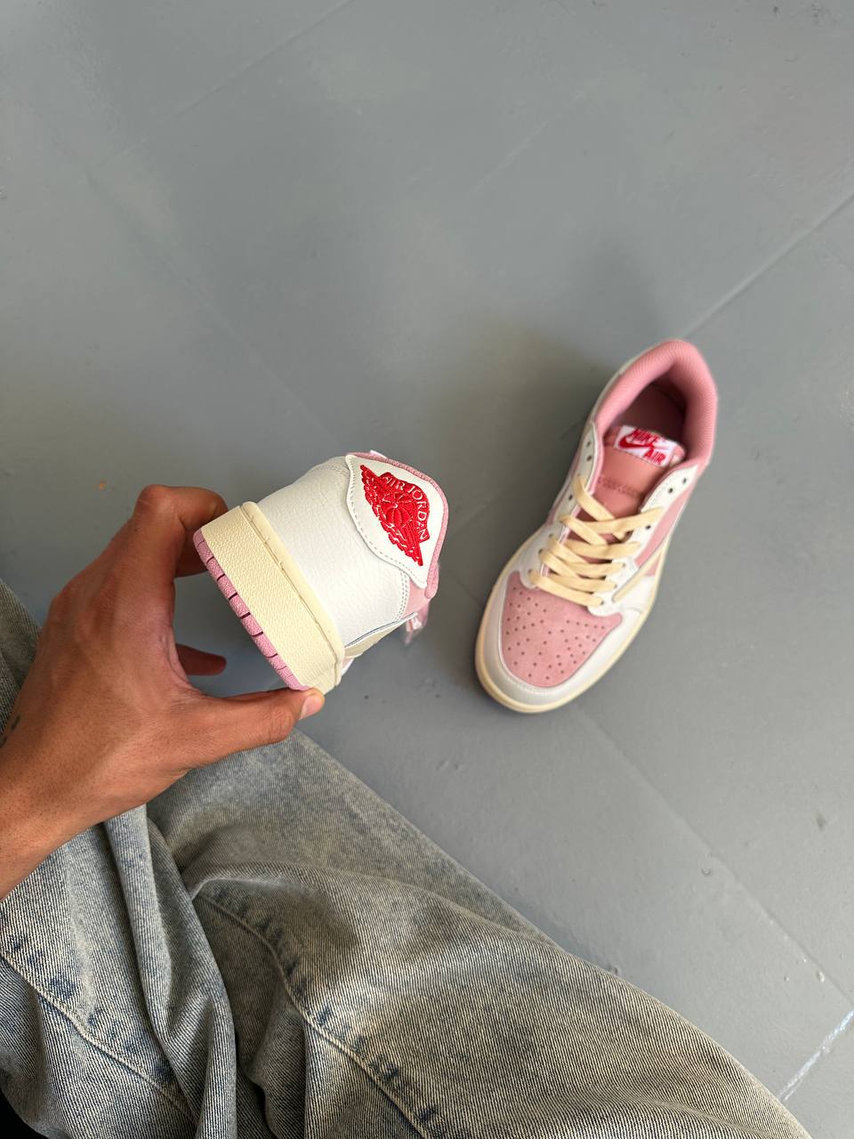 Jordan 1 Travis Scott