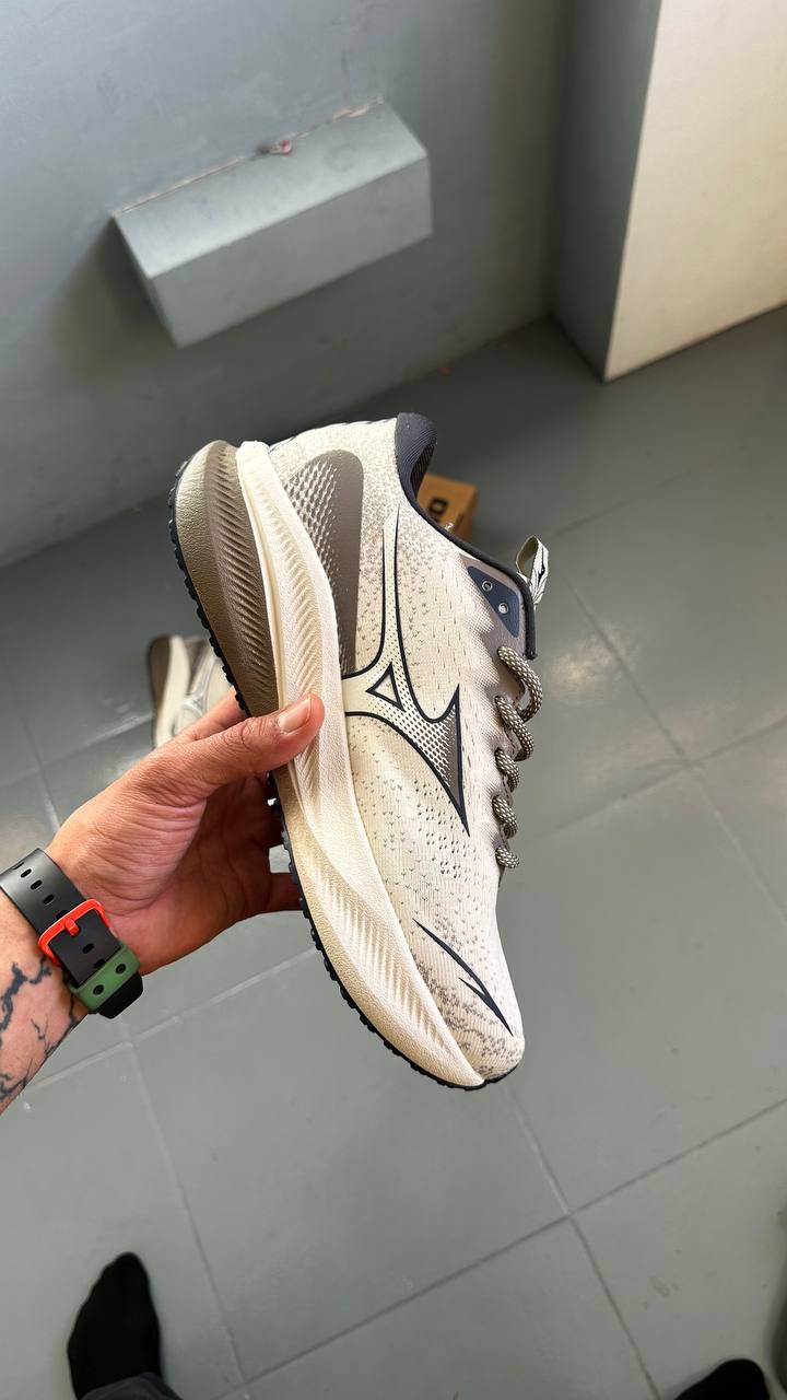 mizuno astro plus