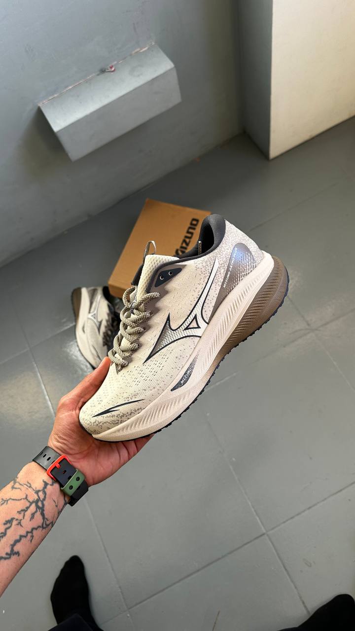 mizuno astro plus