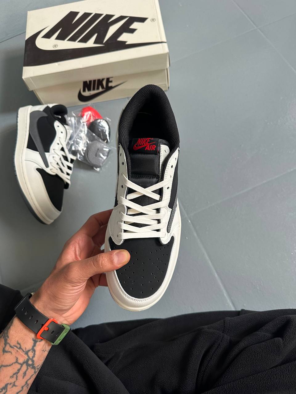 Jordan 1 Travis Scott