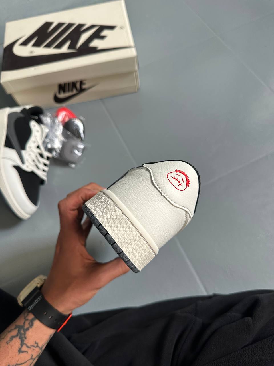 Jordan 1 Travis Scott