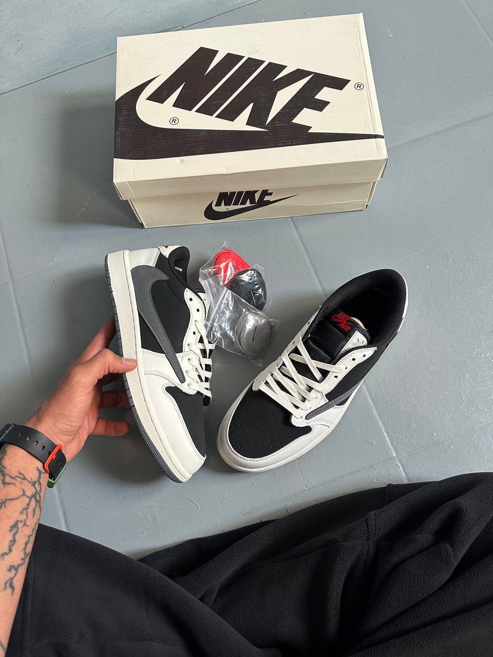 Jordan 1 Travis Scott