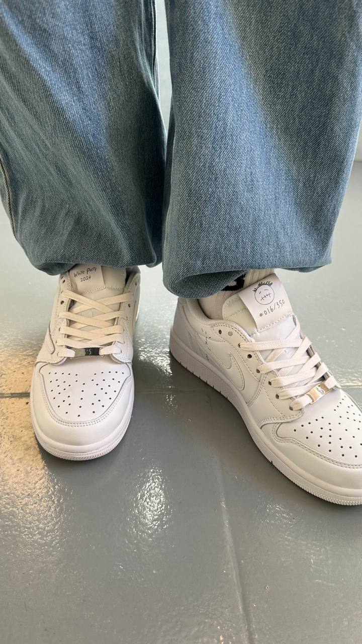 Jordan 1 Travis Scott