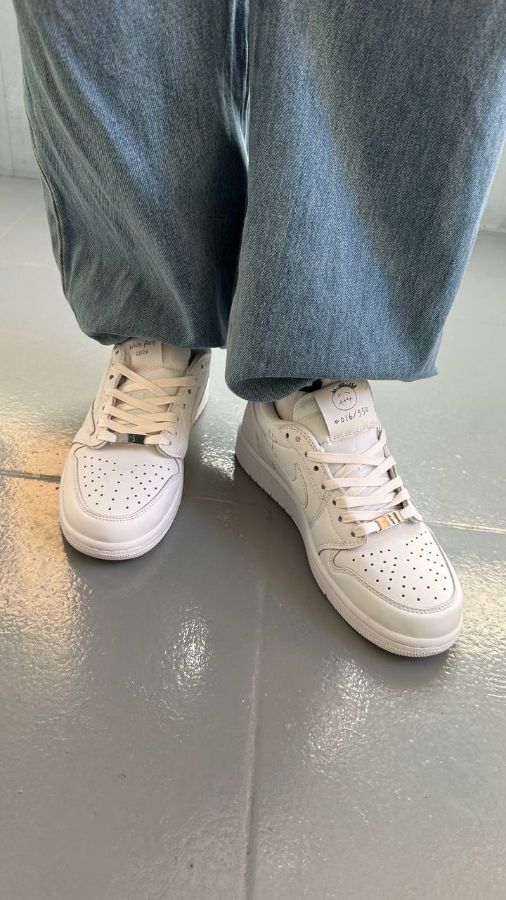 Jordan 1 Travis Scott