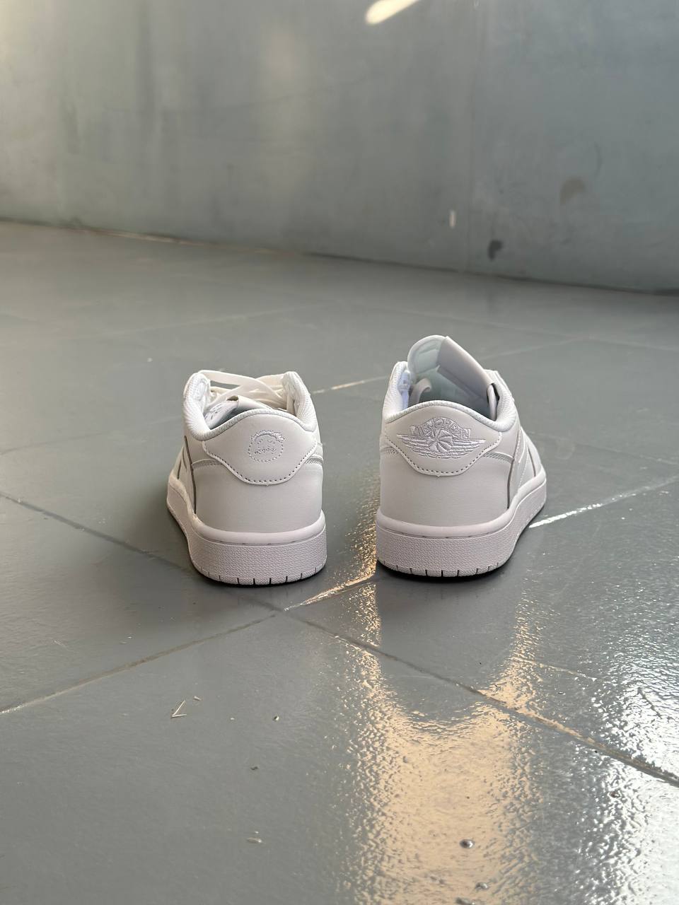 Jordan 1 Travis Scott