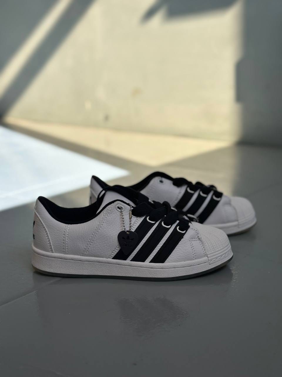 Adidas Superstar korn