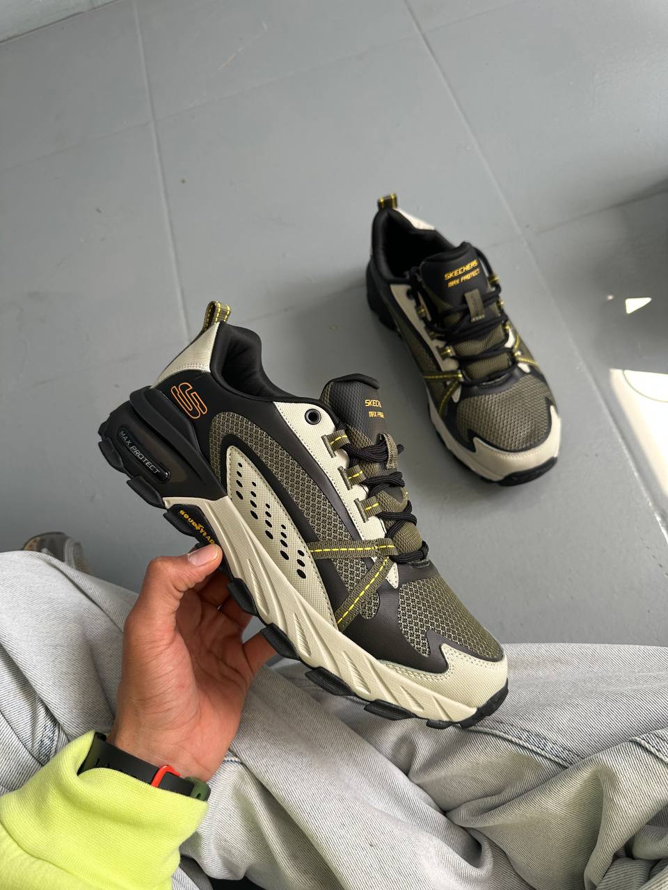 Skechers Max Protect