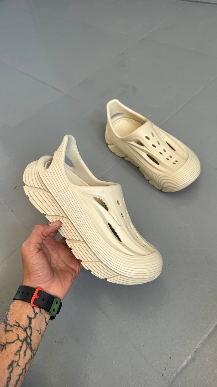 Hoka One One Restore 2.0