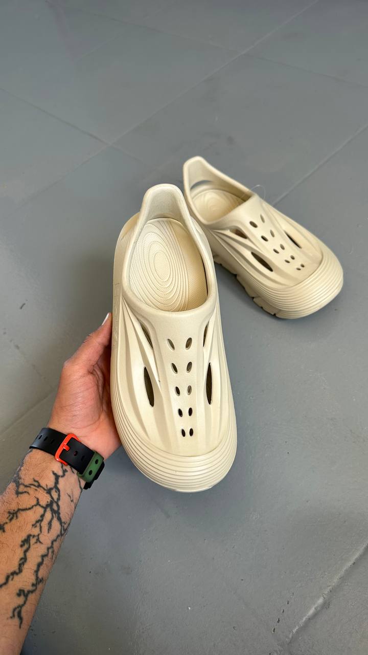 Hoka One One Restore 2.0