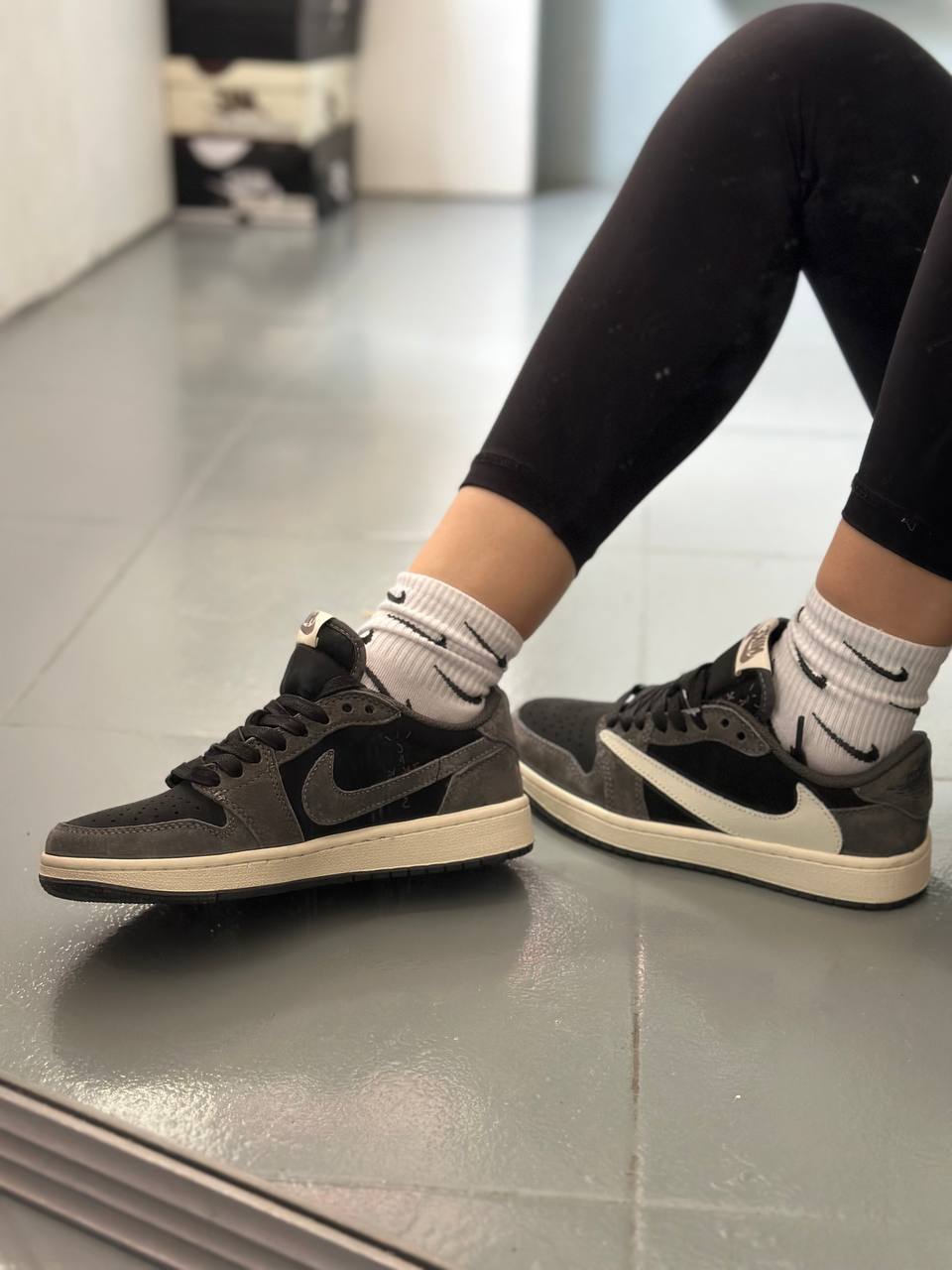 Jordan 1 Travis Scott