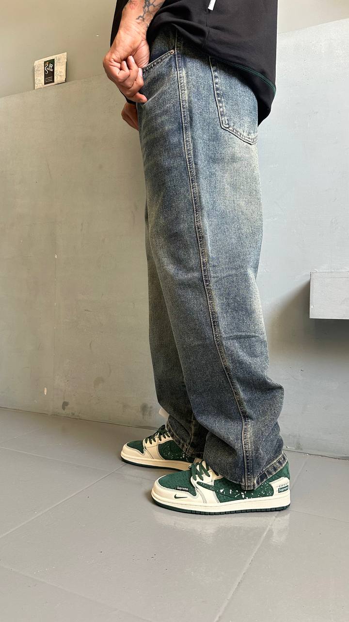 Men's baggy jeans