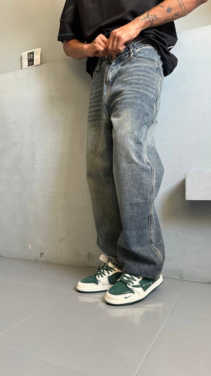 Men's baggy jeans