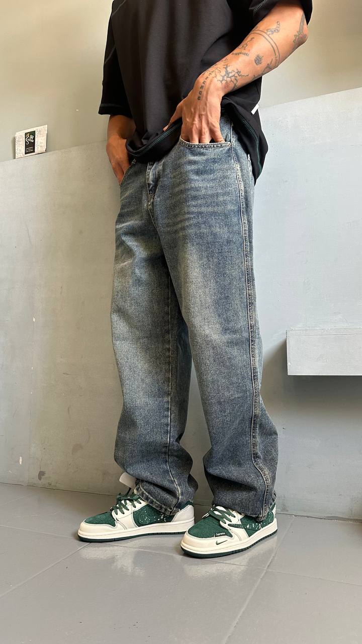 Men's baggy jeans