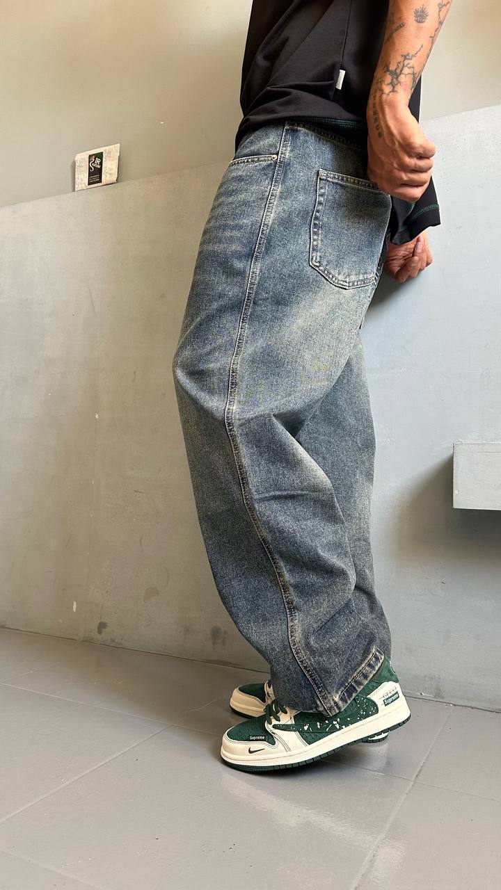 Men's baggy jeans