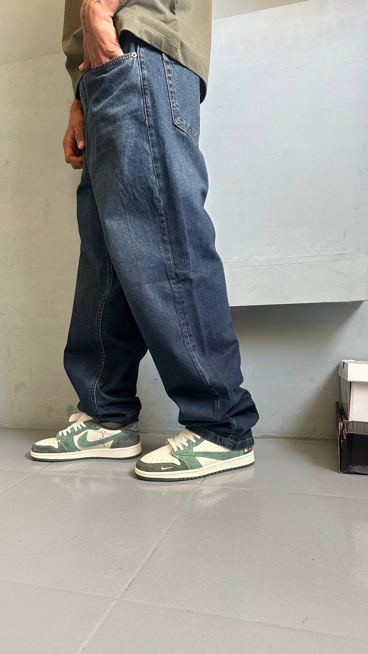 Men's baggy jeans
