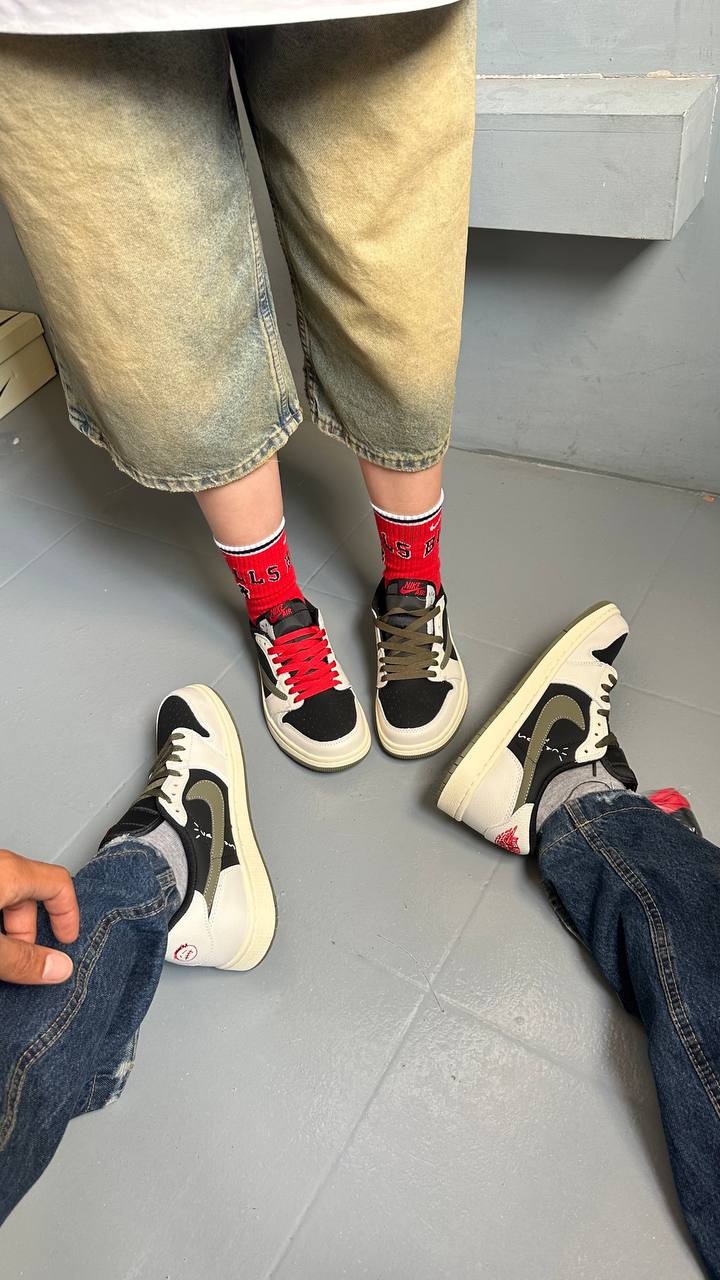 Jordan 1 Travis Scott