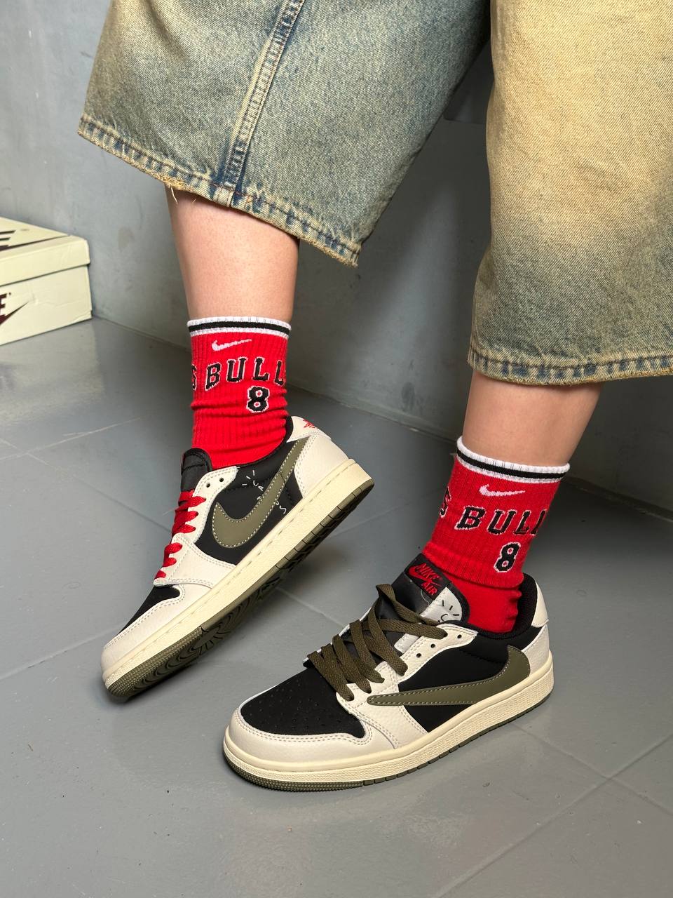 Jordan 1 Travis Scott