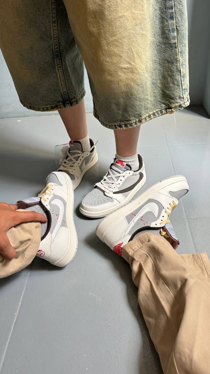 Jordan 1 Travis Scott