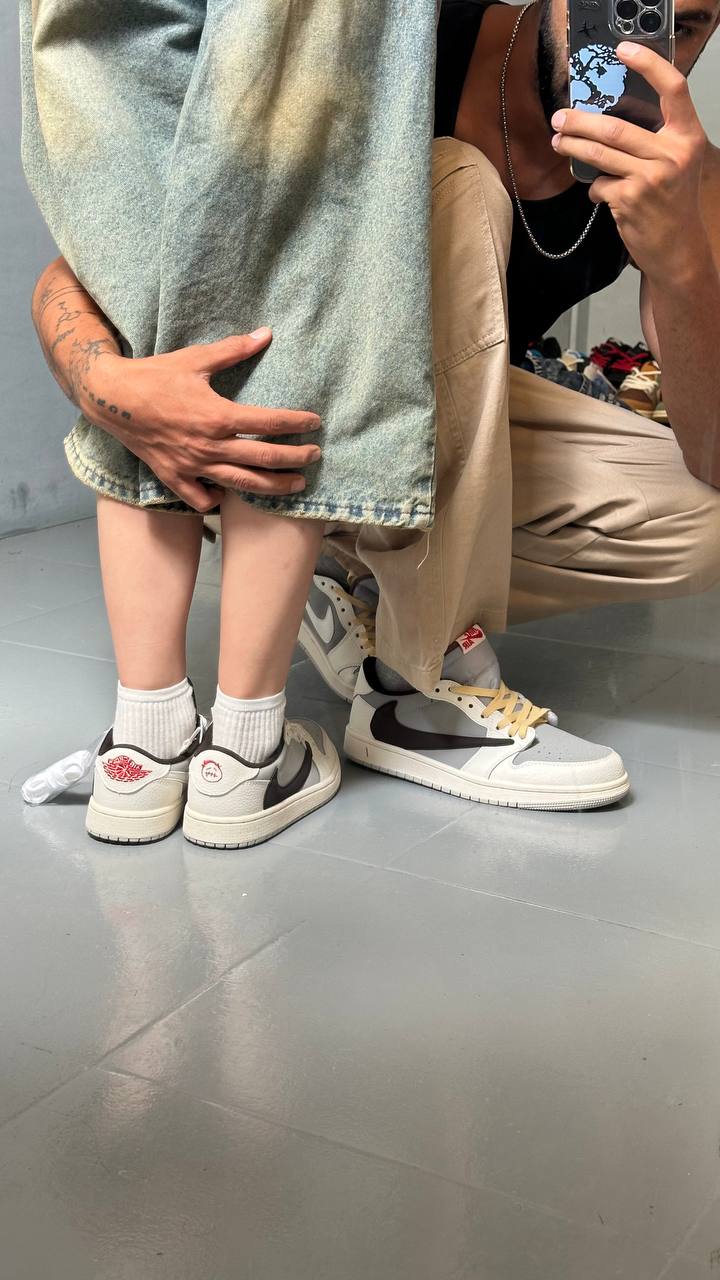 Jordan 1 Travis Scott