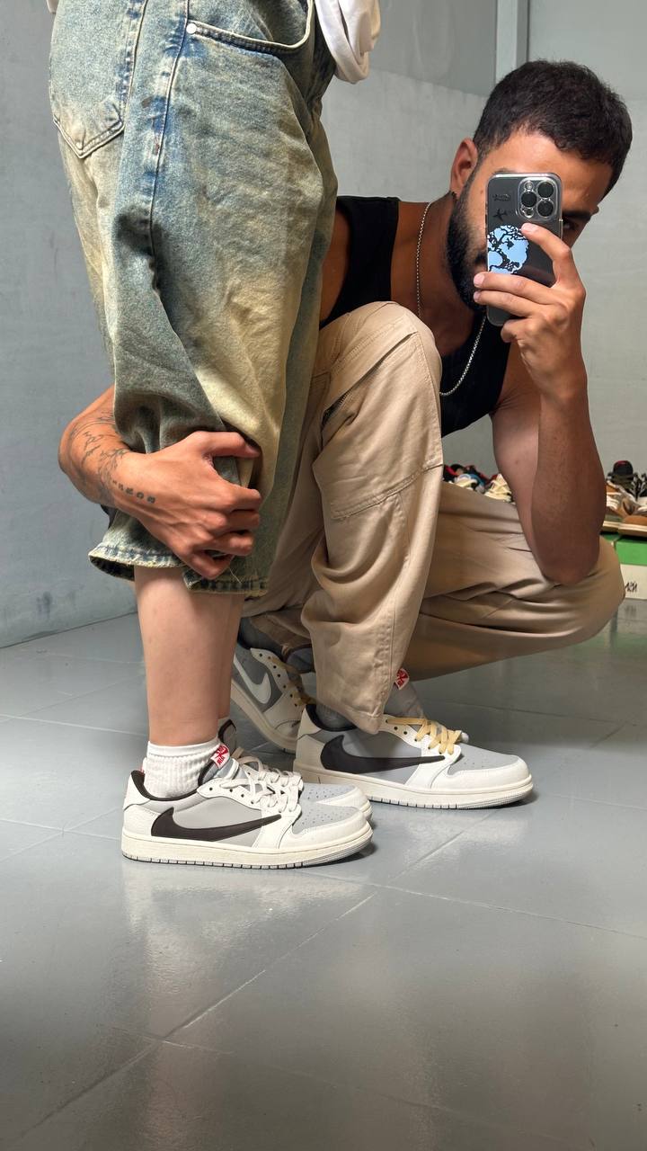 Jordan 1 Travis Scott