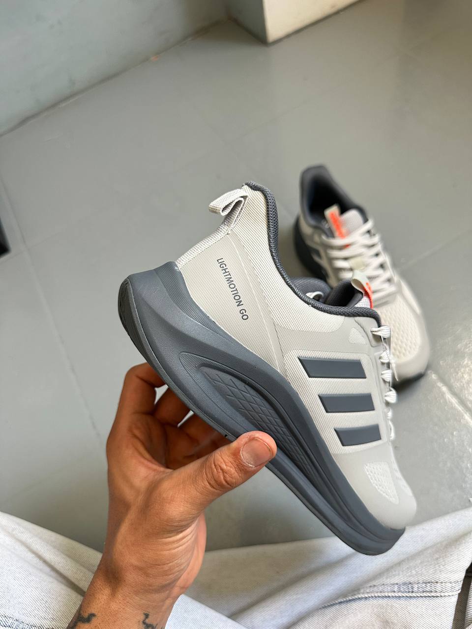Adidas Light Motion