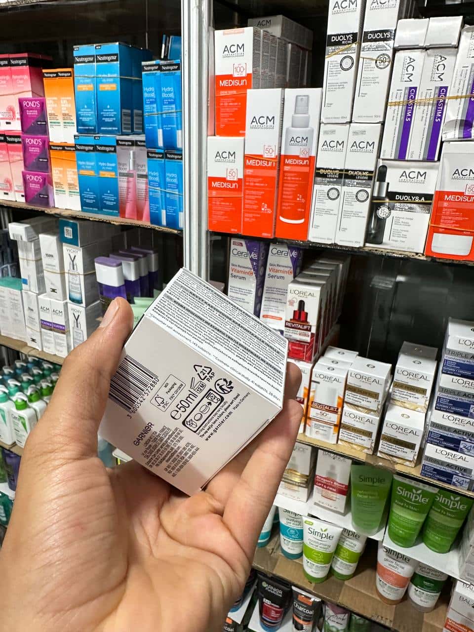 Garnier Pure Active AHA+BHA Charcoal Daily Mattifying 3-in-1 Air Cream