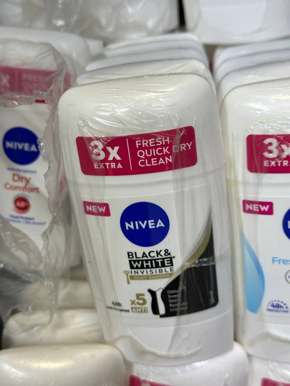 Nivea Black & White Invisible