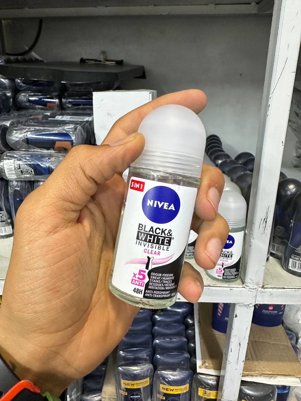 NIVEA Black & White Invisible