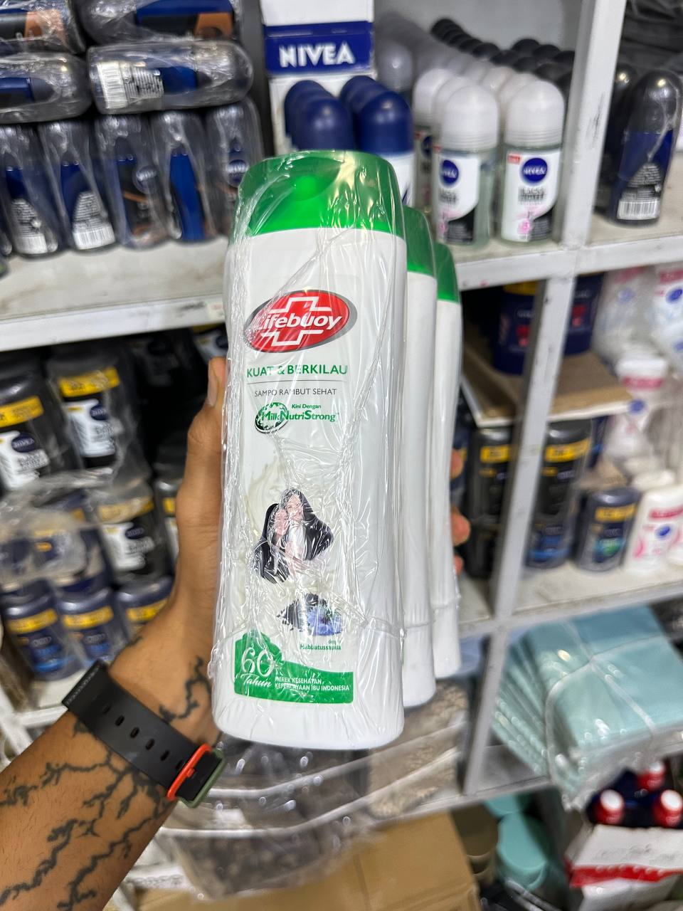 Life Buoy Strength & Shine Shampoo