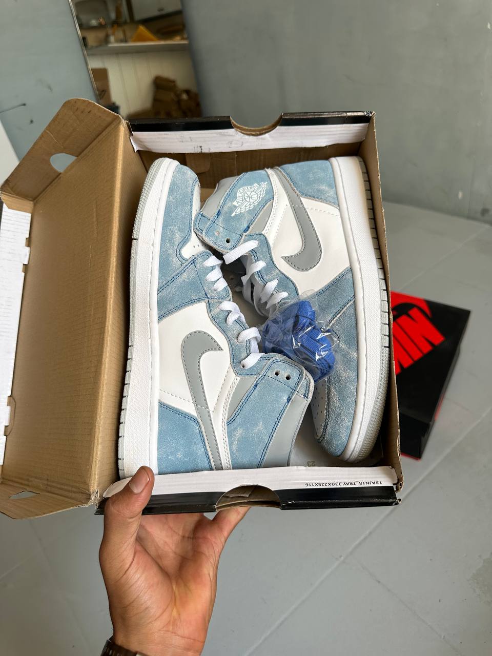 Jordan 1 hyper royal