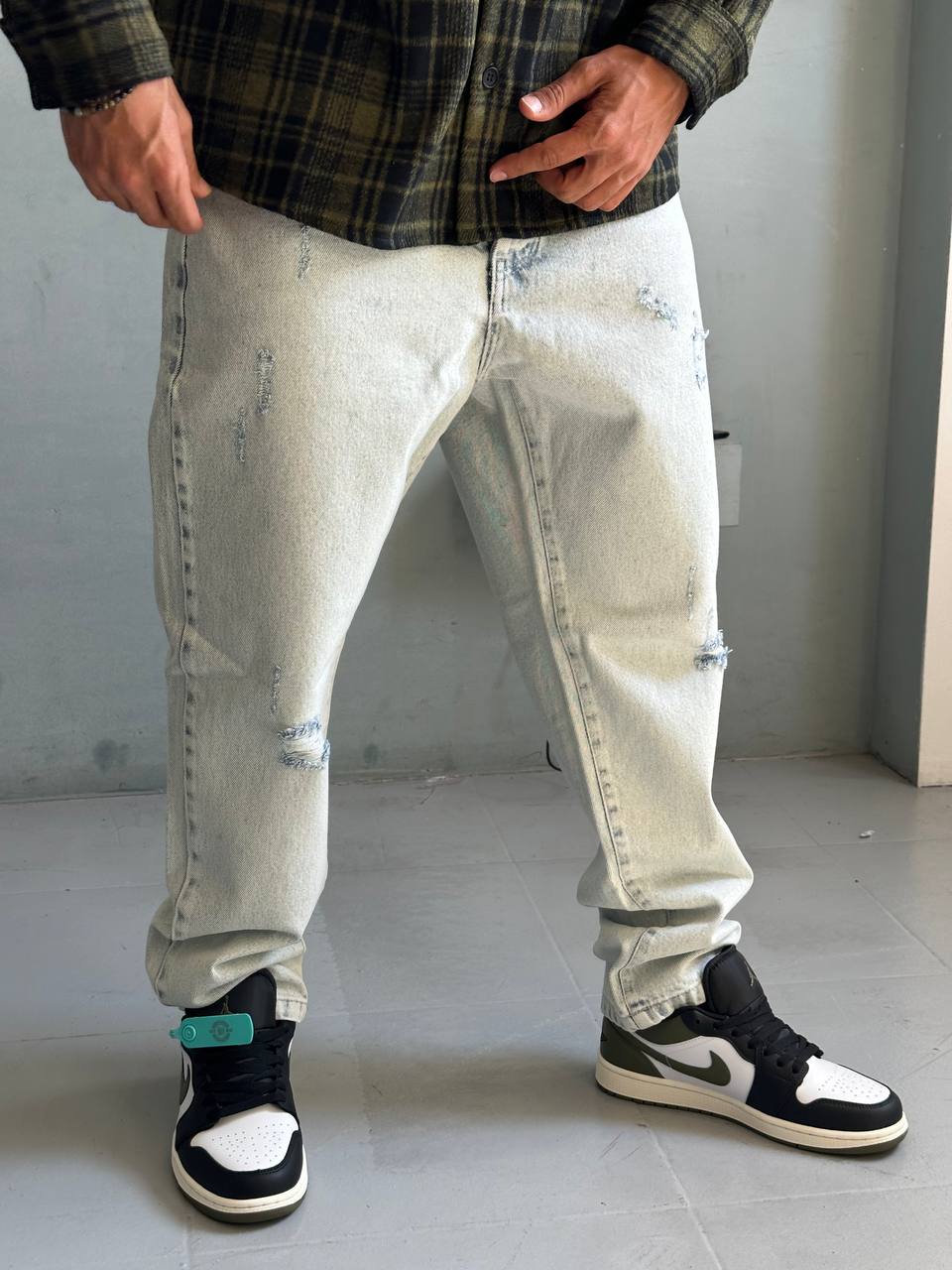 Semi-Baggy Jeans