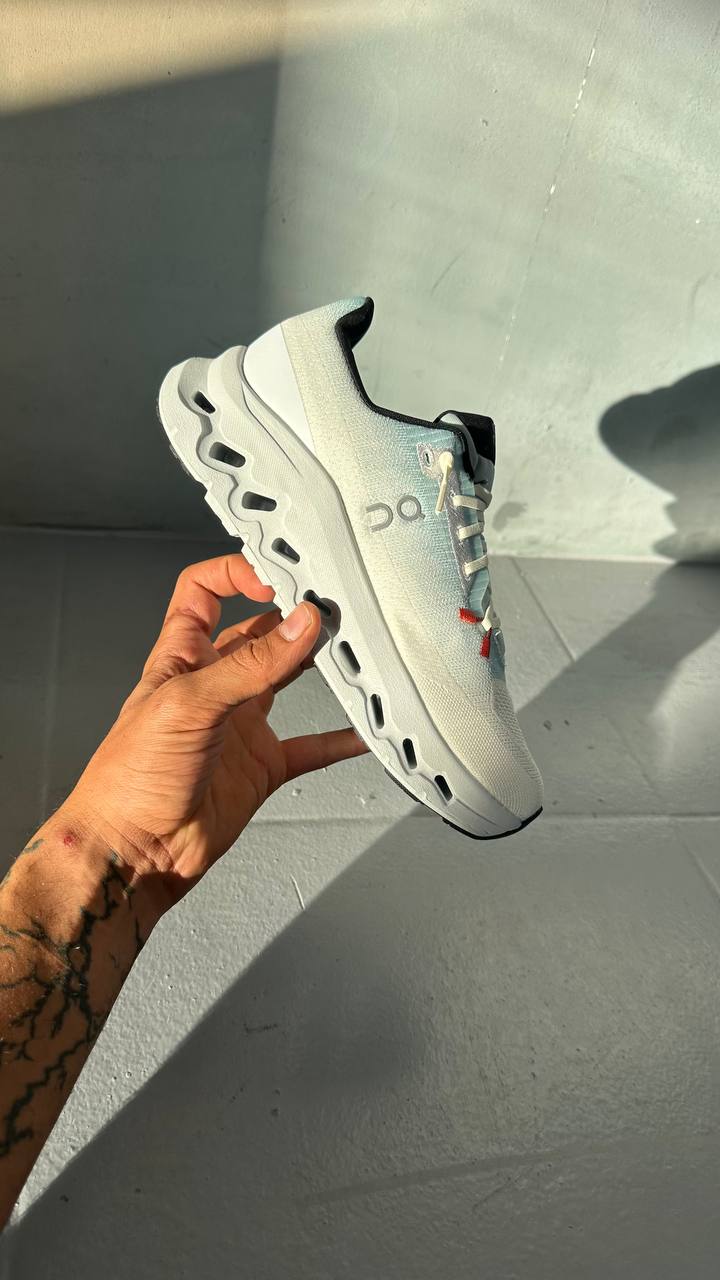 On Running Cloudtilt Sand Cream