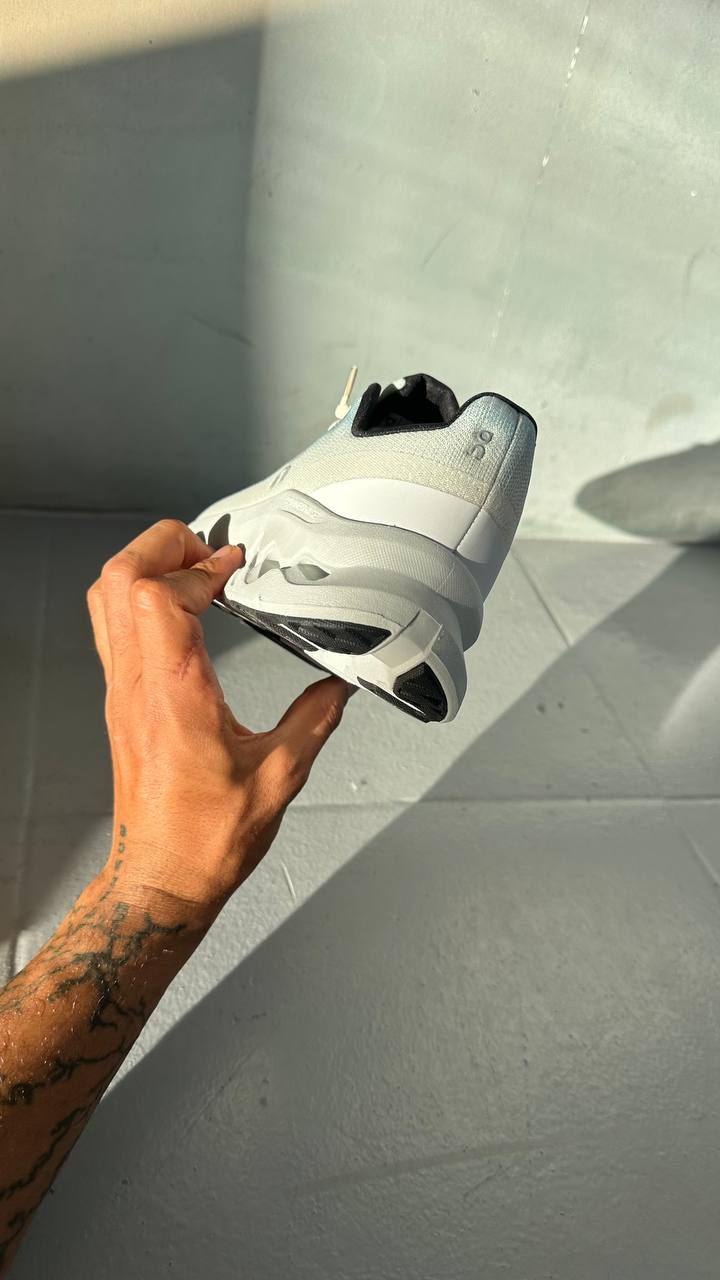 On Running Cloudtilt Sand Cream