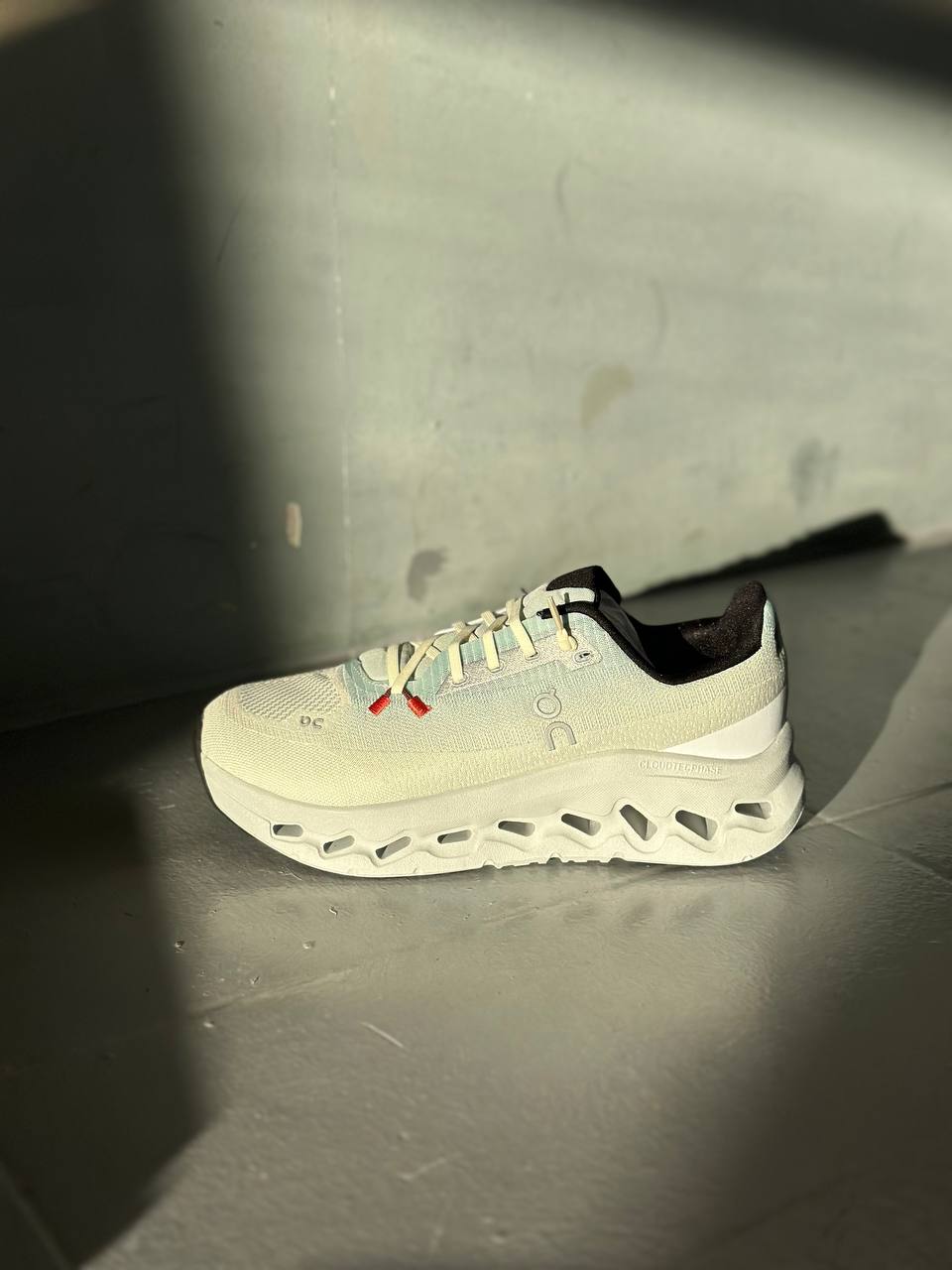 On Running Cloudtilt Sand Cream