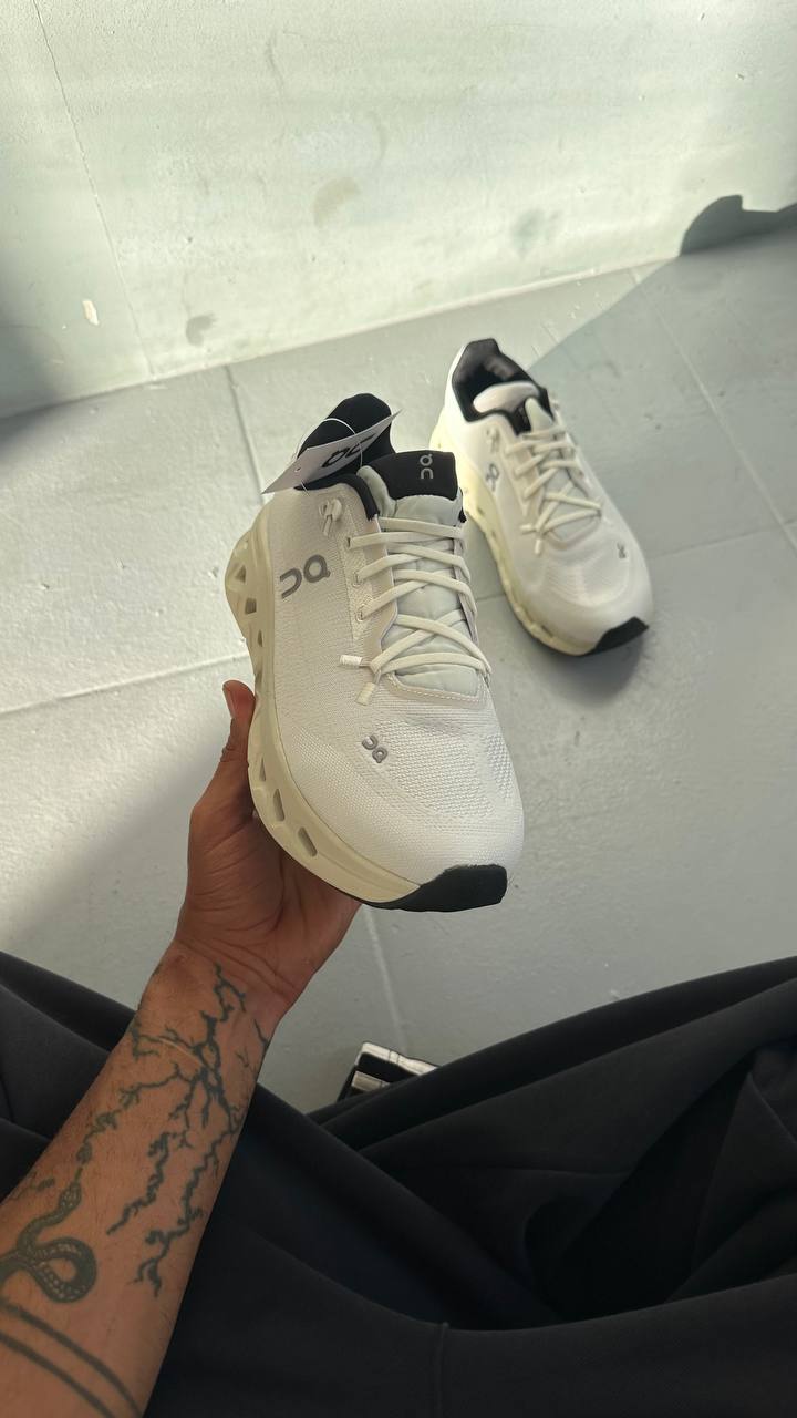 On Running Cloudtilt Sand Cream