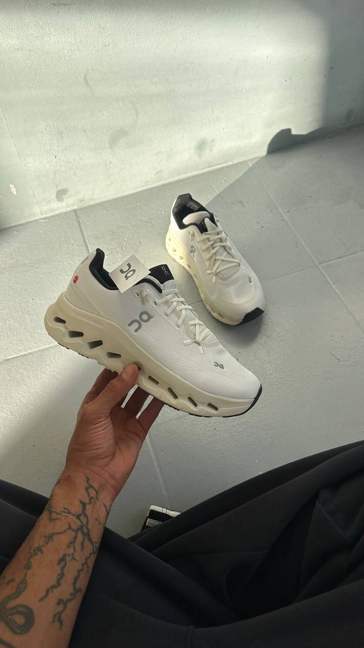 On Running Cloudtilt Sand Cream