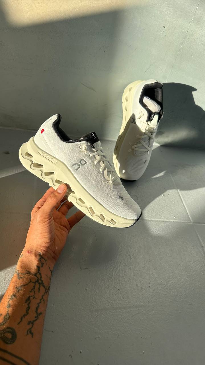 On Running Cloudtilt Sand Cream