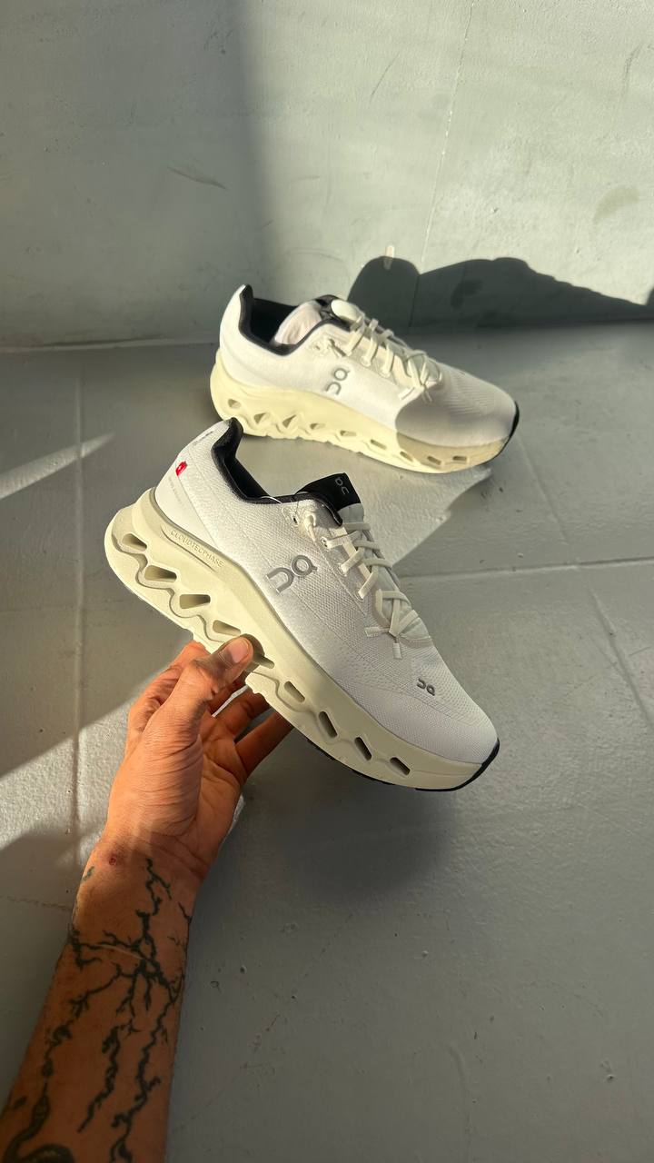 On Running Cloudtilt Sand Cream