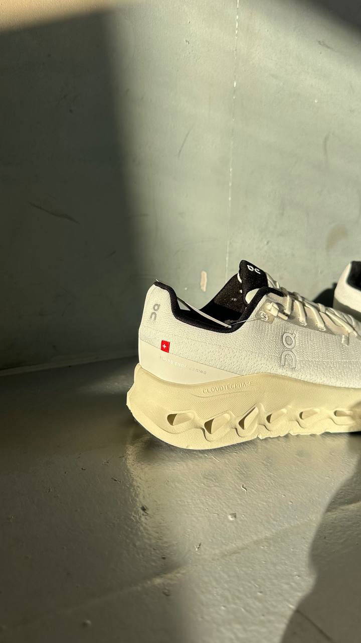 On Running Cloudtilt Sand Cream