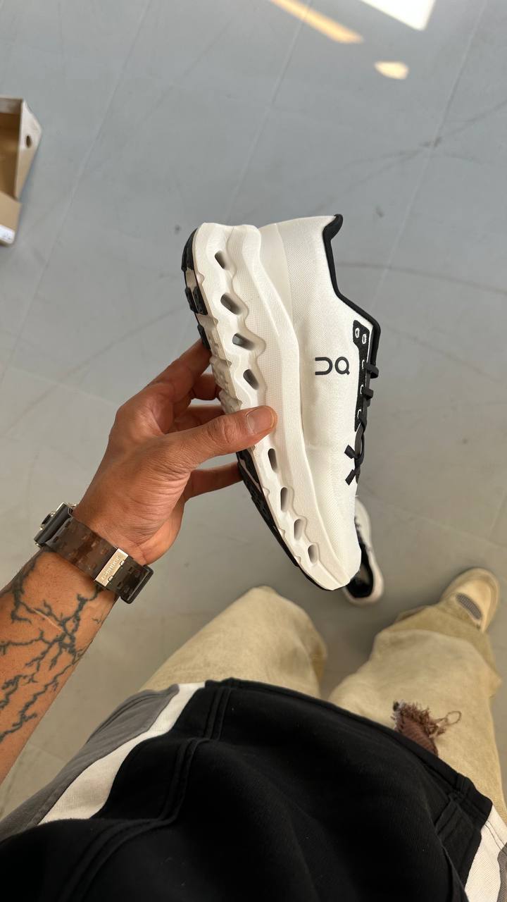 On Running Cloudtilt Sand Cream