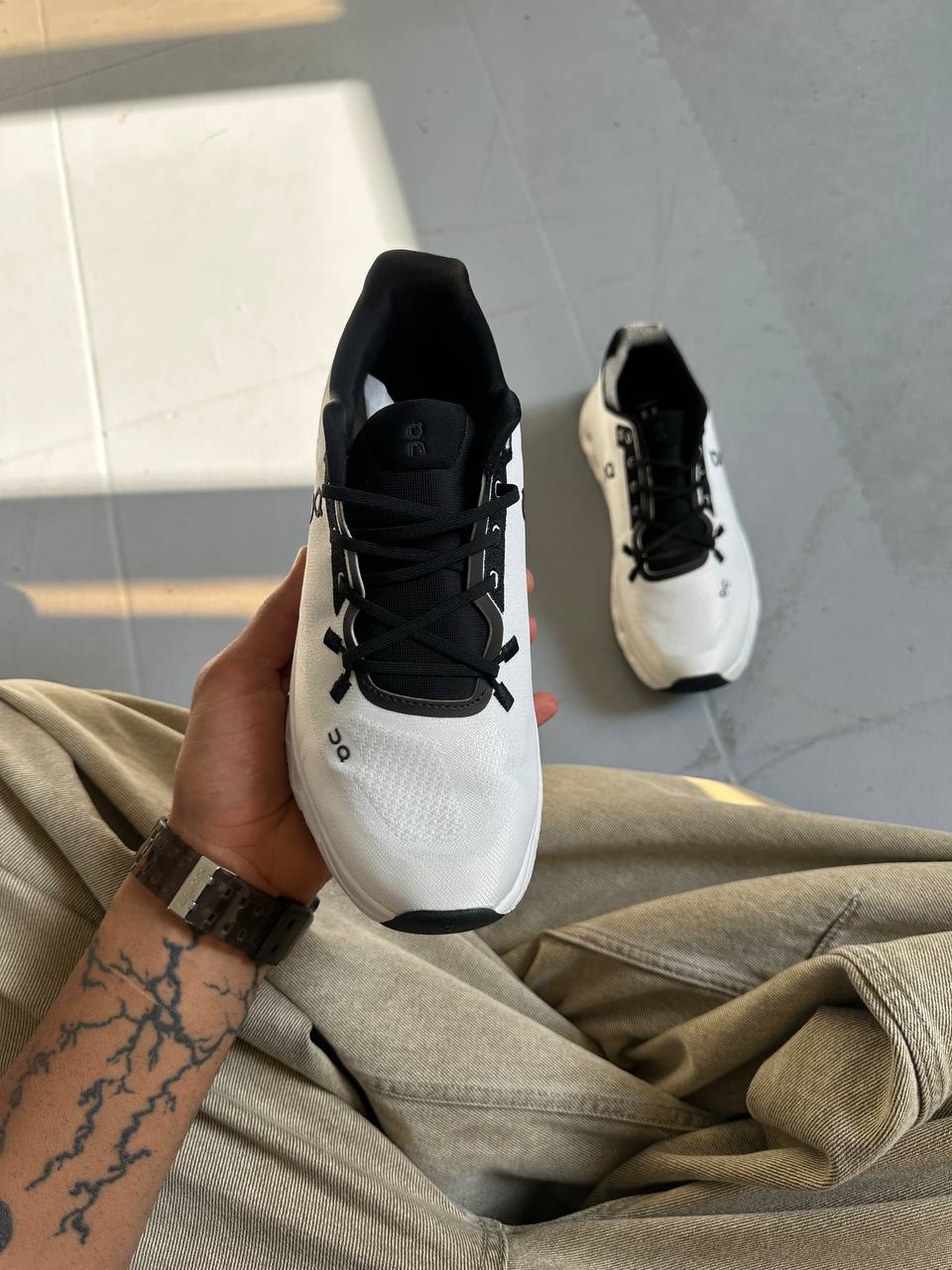 On Running Cloudtilt Sand Cream