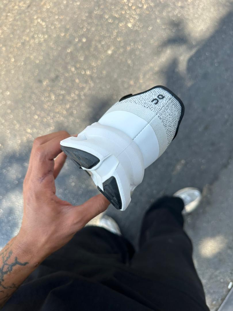 On Running Cloudtilt Sand Cream