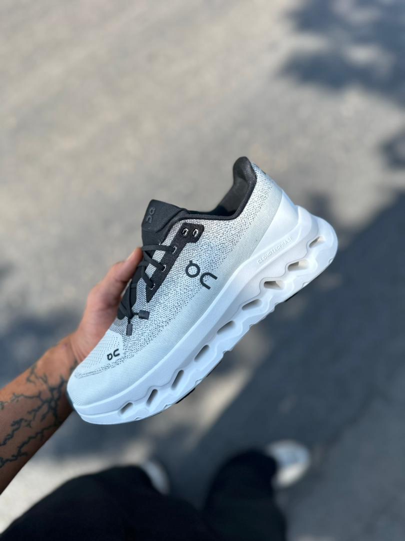 On Running Cloudtilt Sand Cream