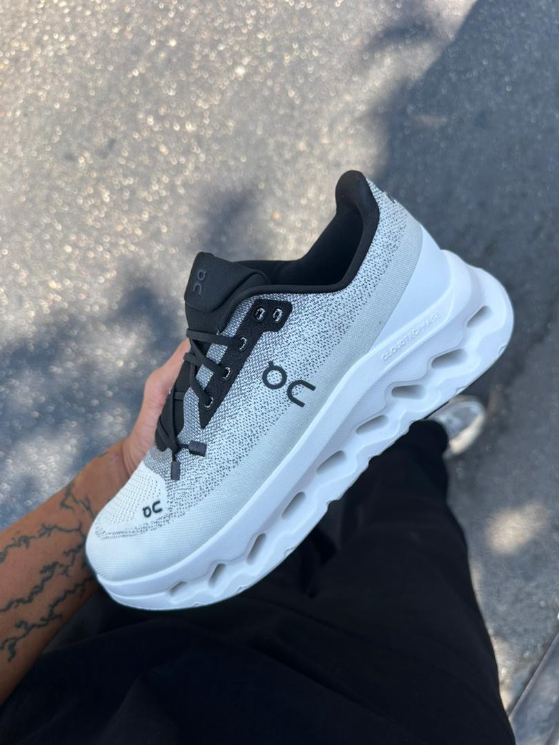 On Running Cloudtilt Sand Cream