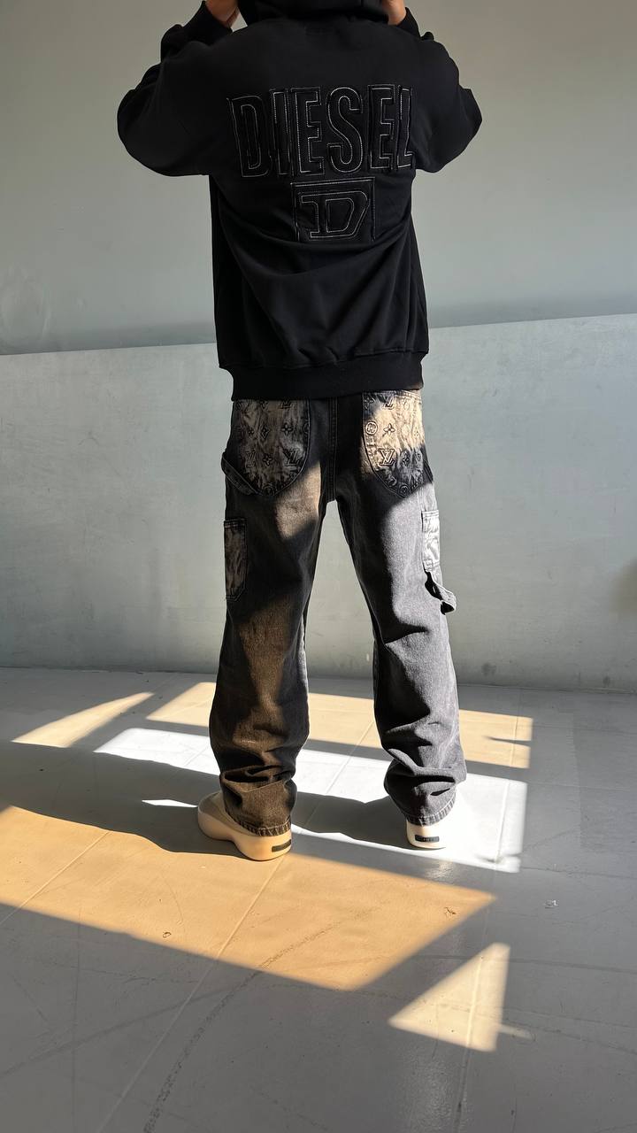 Semi-Baggy Jeans