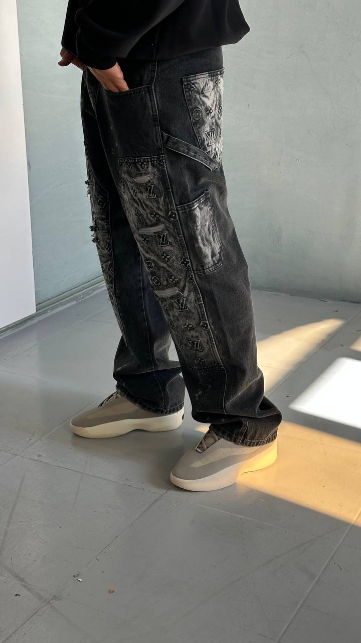 Semi-Baggy Jeans